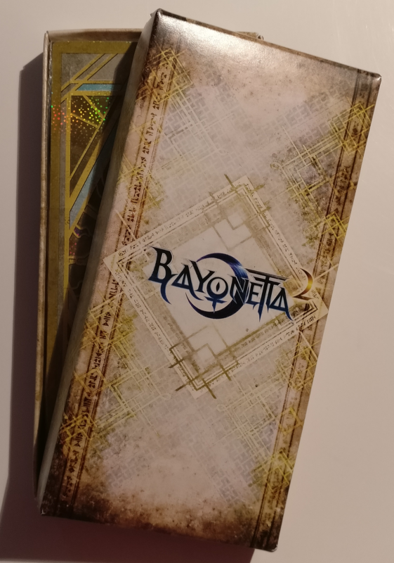 Unboxing Bayonetta Édition Spéciale - boite cartes verset