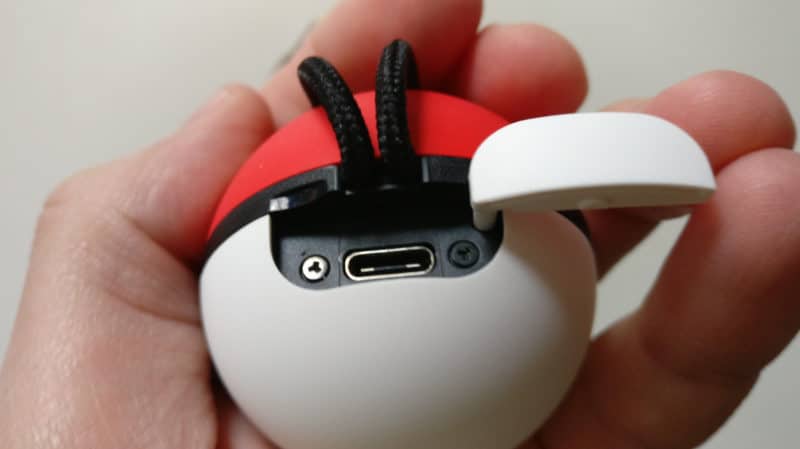 Nintendo Switch Edition Pikachu et Evoli - Poké Ball Plus prise USB C