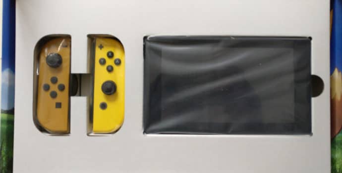 Nintendo Switch Edition Pikachu et Evoli - packaging ouvert