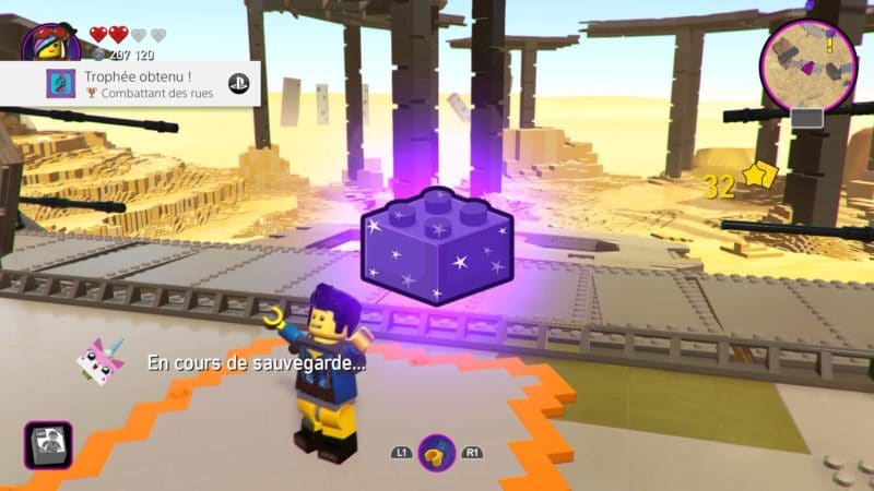 La Grande Aventure LEGO 2 : le jeu vidéo les briques maitres servant à ouvrir les voies à d'autres mondes