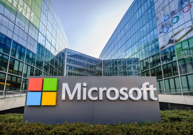 Microsoft s'apprêterait à licencier environ 10 000 personnes.