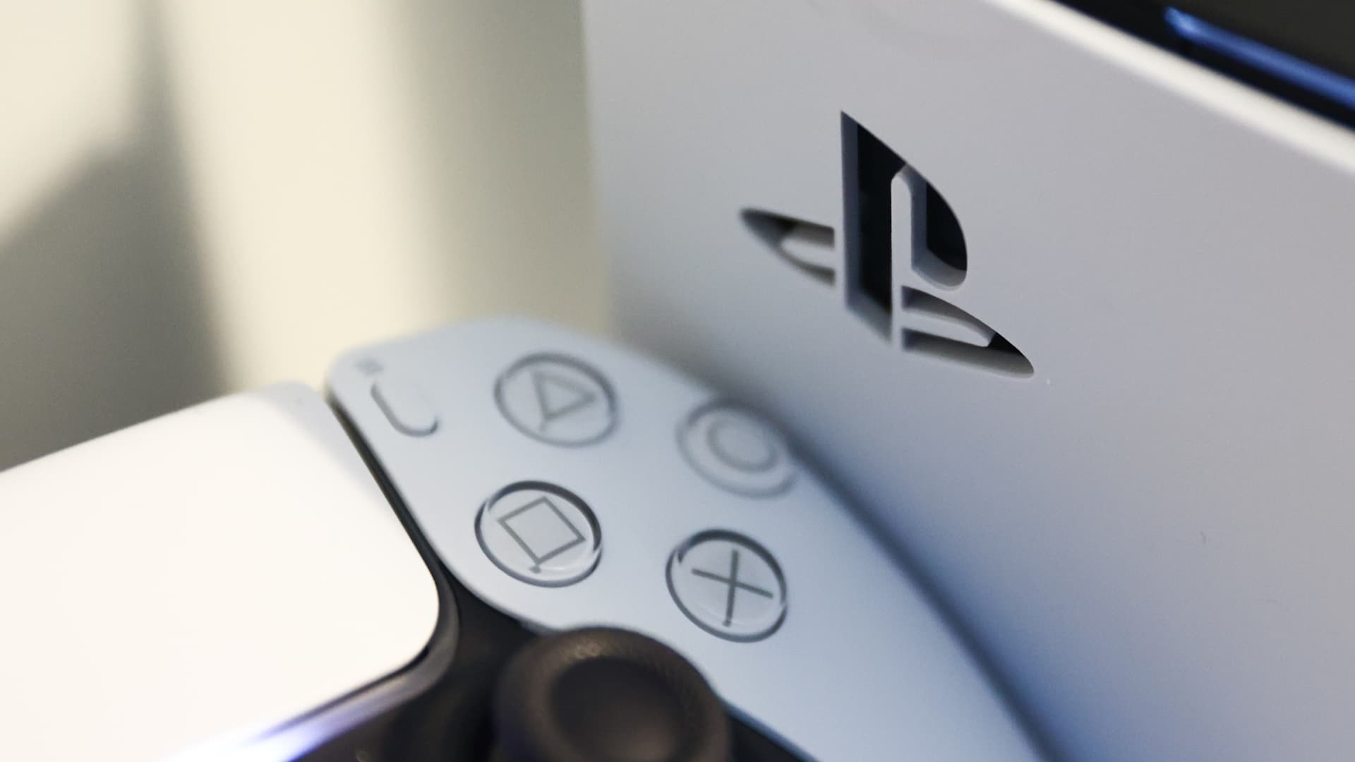 La PlayStation 5 devient la console la plus rentable de l'histoire, malgré un catalogue d’exclusivités réduit et bon nombre de polémiques.