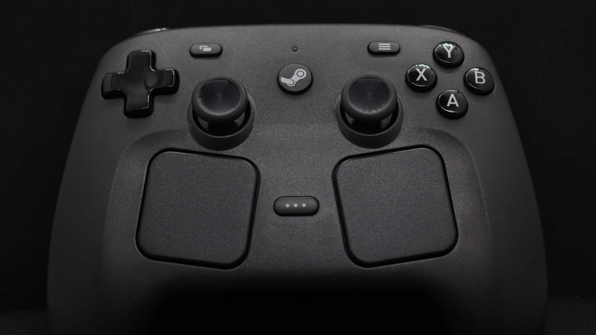 Le retour du Steam Controller, les doigts sur le pavé luisant
